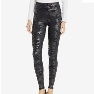Spanx Faux Leather Camo Leggings sz S